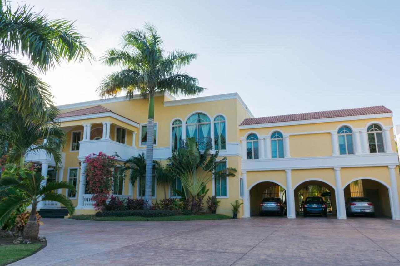 ميريدا Hotel Boutique Mansion La Ceiba المظهر الخارجي الصورة